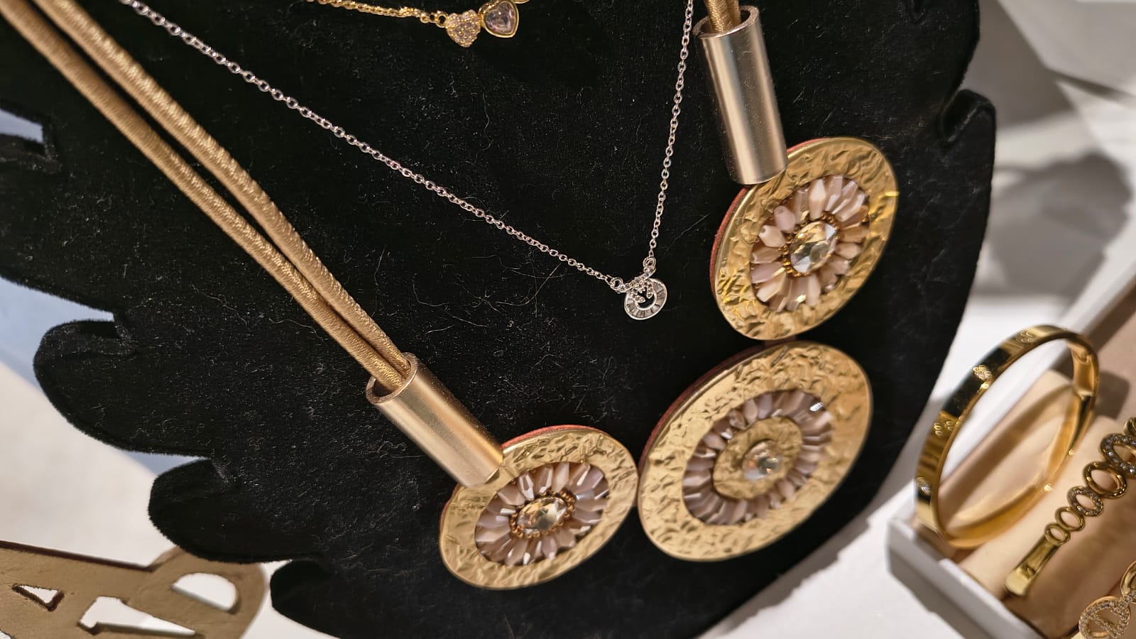 Collar Roseta Dorada